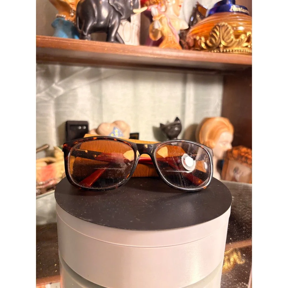 Kenneth Cole Reaction Sunglasses Tortoise Shell Red 135 Rectangular Amber Lens